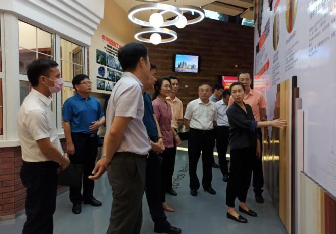 江苏新沂市市长陈堂清点赞伟业铝应用产业布局 江苏新沂市市长陈堂清点赞伟业铝应用产业布局