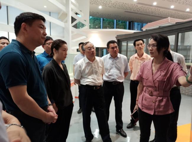 江苏新沂市市长陈堂清点赞伟业铝应用产业布局 江苏新沂市市长陈堂清点赞伟业铝应用产业布局