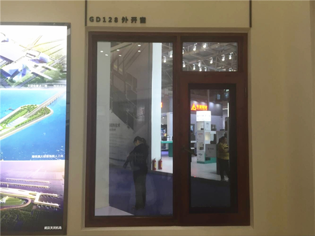 2018中国门窗幕墙博览会：凤铝铝材产品展示